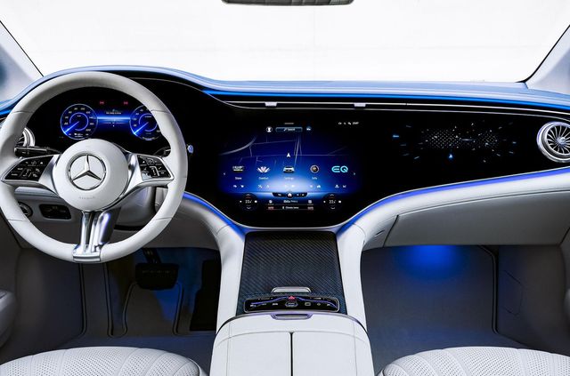 Mercedes-Benz представив електричний EQE: новинка отримала інноваційну мультимедію - фото 475698