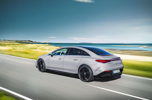 Mercedes-Benz представив електричний EQE: новинка отримала інноваційну мультимедію - фото 475699