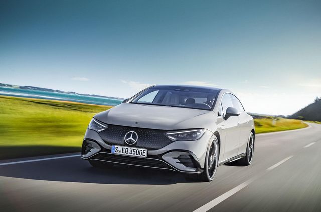 Mercedes-Benz представив електричний EQE: новинка отримала інноваційну мультимедію - фото 475700
