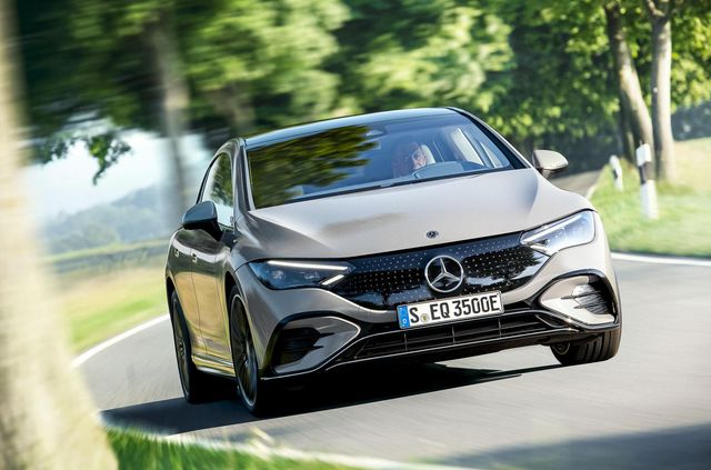 Mercedes-Benz представив електричний EQE: новинка отримала інноваційну мультимедію - фото 475701