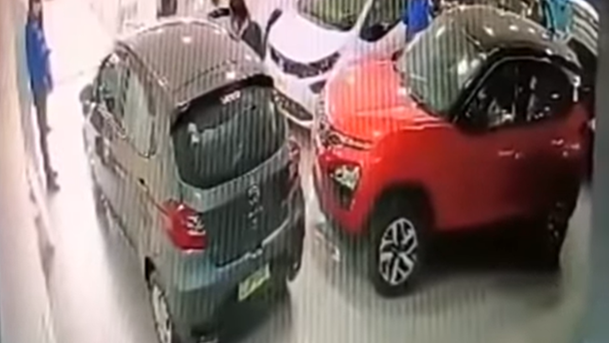 Горе-водій розтрощив своє авто відразу після покупки: епічне відео