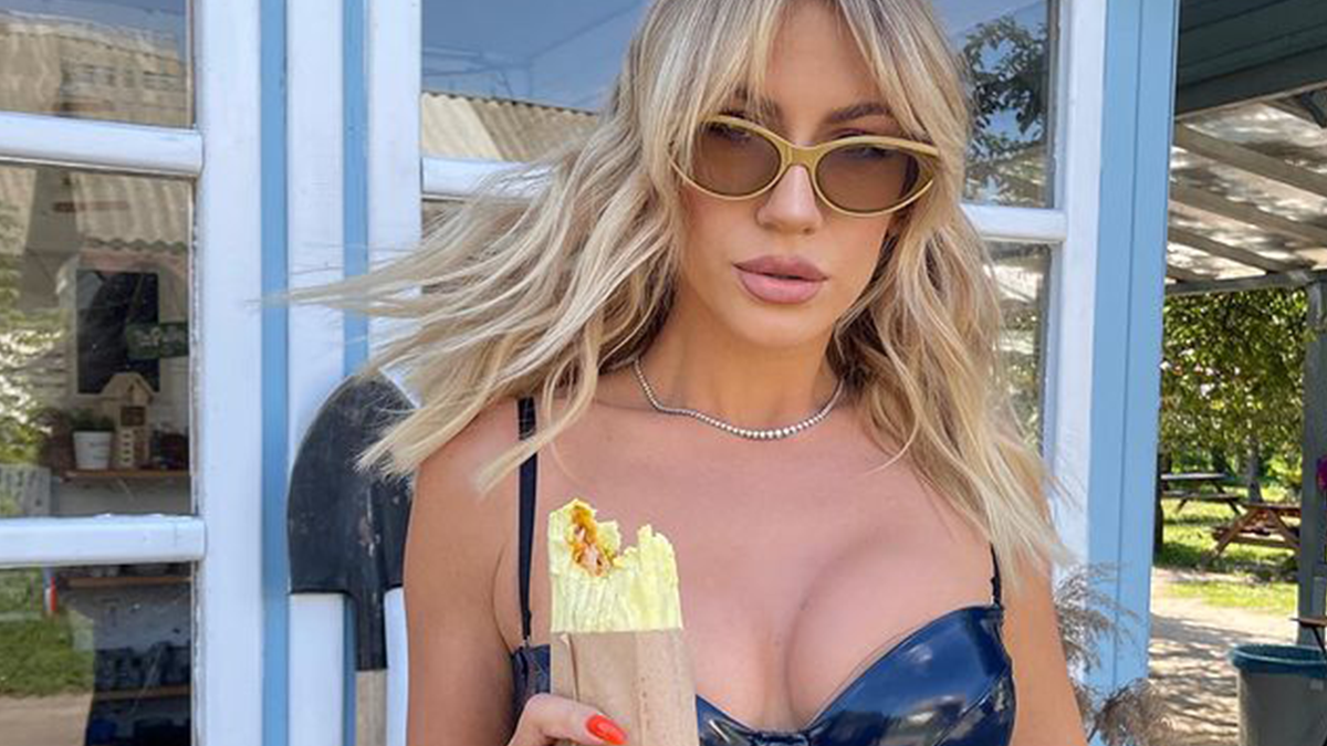 Епатажна Леся Нікітюк вразила шанувальників сміливим латексним нарядом