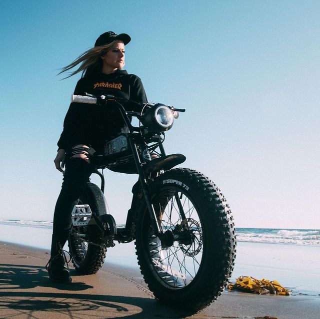 Найгарячіші образи Авріл Лавін за всю кар'єру: добірка фото іменинниці (18+) - фото 476319