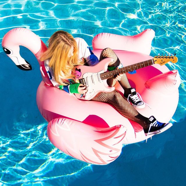 Найгарячіші образи Авріл Лавін за всю кар'єру: добірка фото іменинниці (18+) - фото 476325