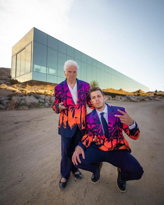 Забудь про вік: 95-річна бабуся та онук підкорюють мережу крутими образами - фото 476363