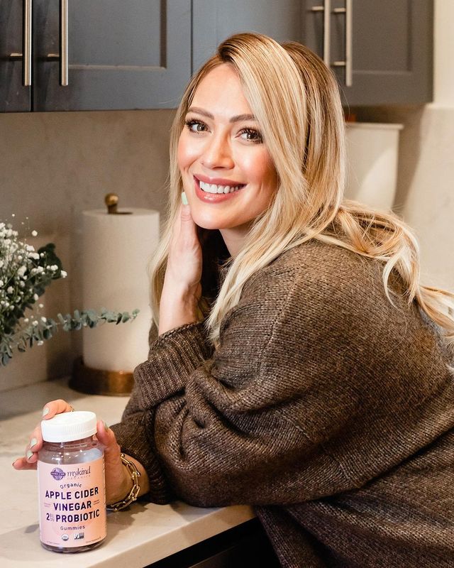 Найгарячіші образи Гіларі Дафф за всю кар'єру: добірка фото іменинниці (18+) - фото 476396