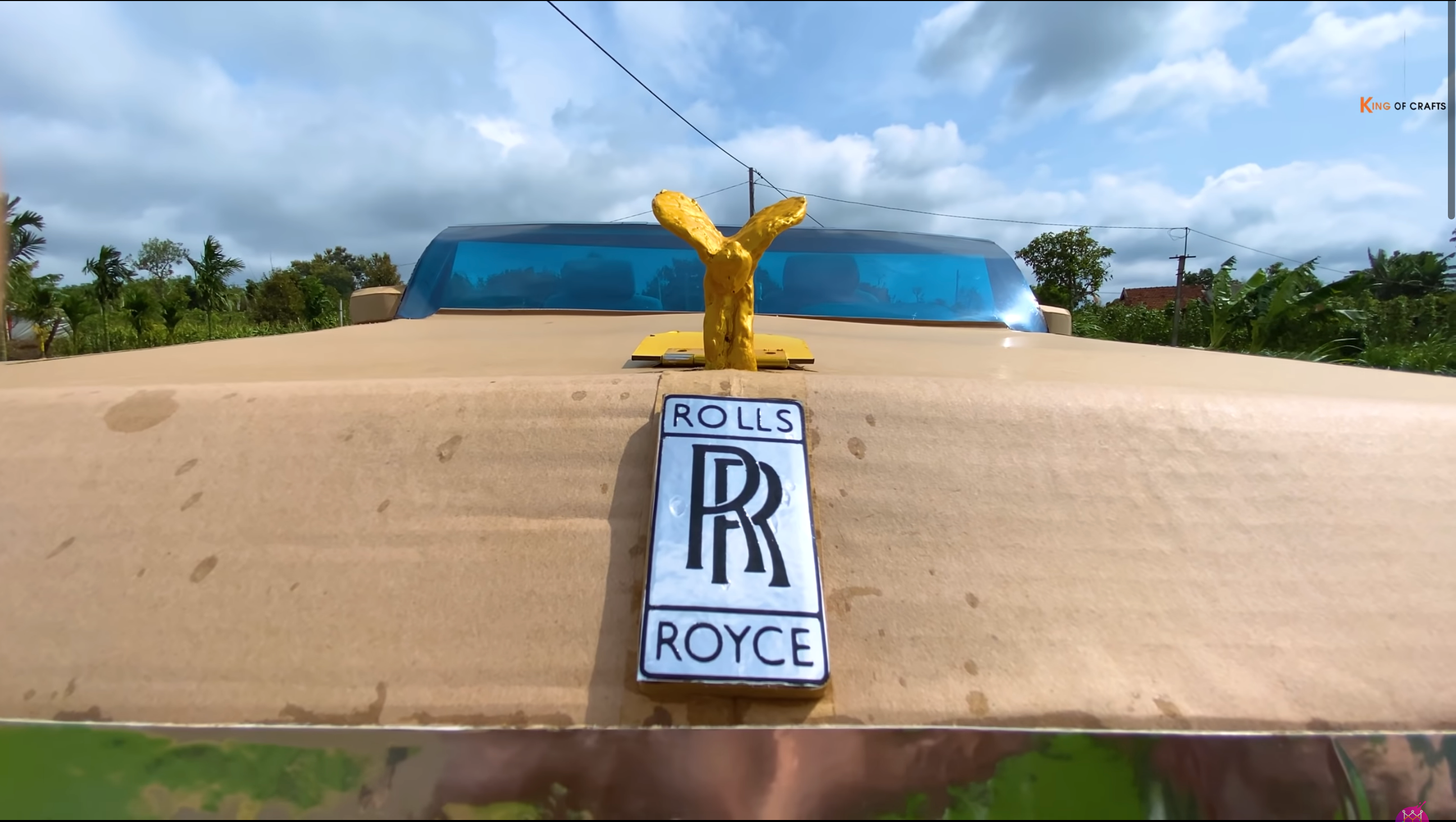 Найдорожче авто у світі відтворили за допомогою картону: епічне відео