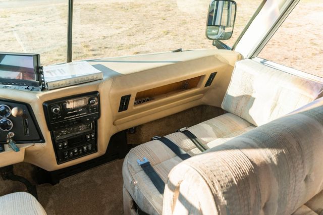 У США продають розкішний будинок на колесах 70-х років - фото 476467