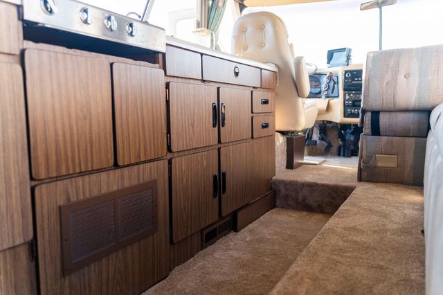 У США продають розкішний будинок на колесах 70-х років - фото 476472