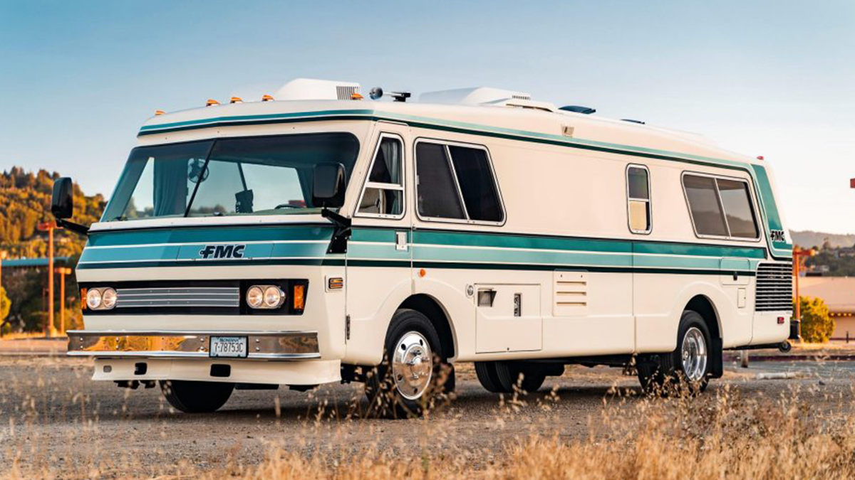 У США продають розкішний будинок на колесах 70-х років