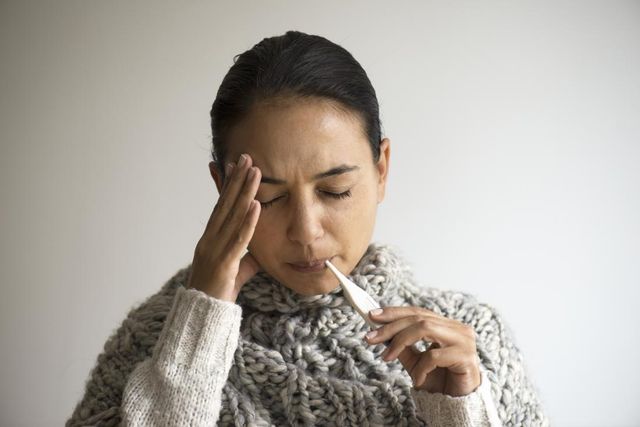 Лікарі назвали ідеальну температуру для боротьби з вірусами- фото 476560