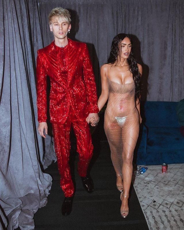 Меган Фокс прийшла на нагородження MTV у повністю прозорій сукні: фото сміливого наряду - фото 476831