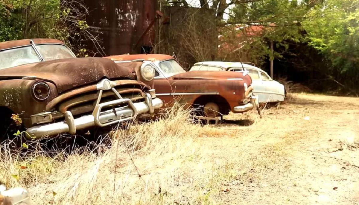 У Техасі знайшли ферму зі 100 стародавніми автомобілями, серед яких є й дуже рідкісні