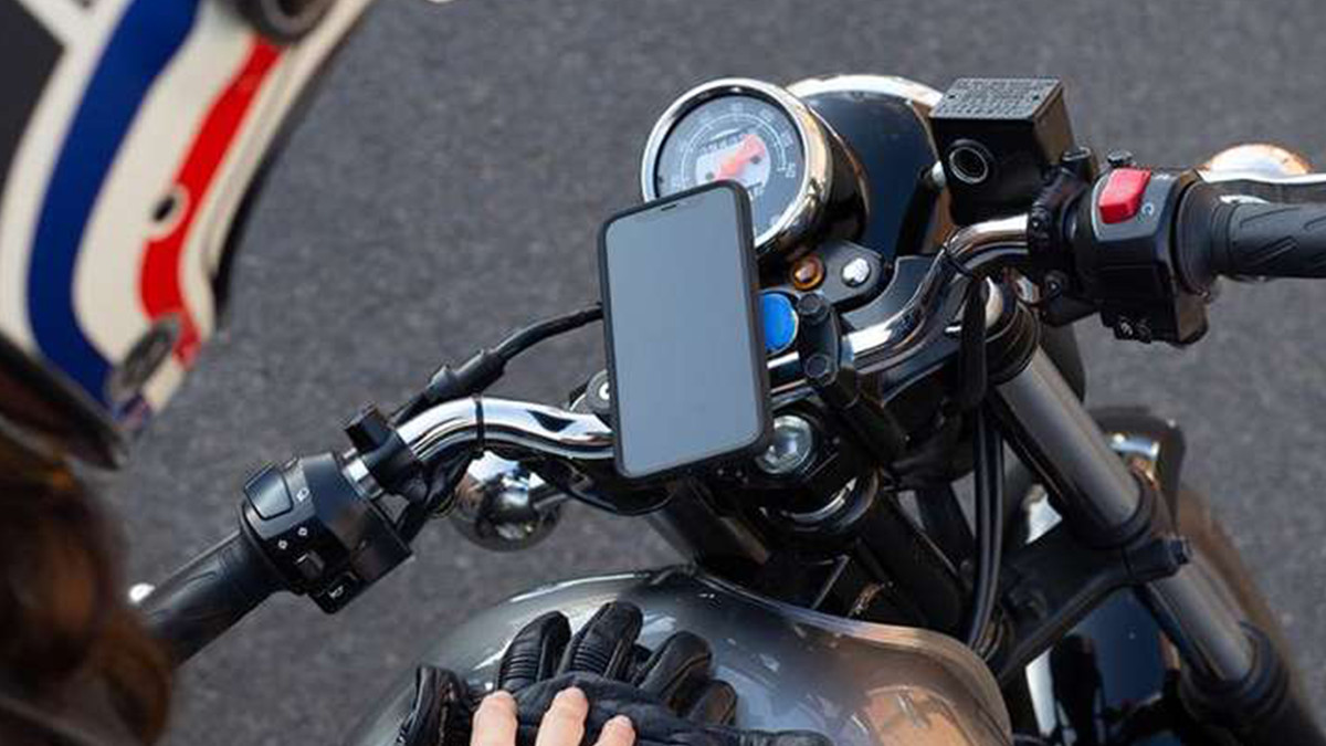 iPhone може вийти з ладу через їзду на мотоциклі: попередження від Apple - фото 1