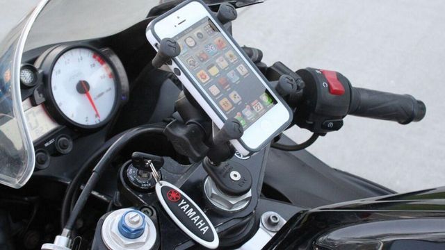 iPhone може вийти з ладу через їзду на мотоциклі: попередження від Apple - фото 476941