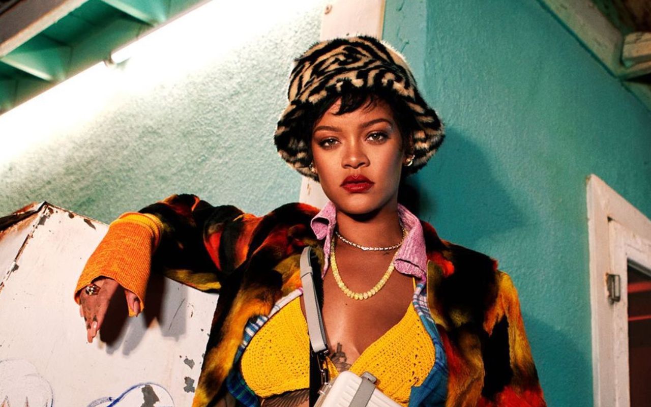 Ріанна знялася у кампанії Rimowa: стильні фото співачки