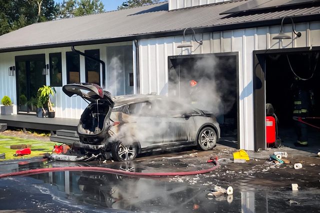 Власникам деяких Chevrolet рекомендують паркувати авто якомога далі від інших, і ось чому - фото 477205