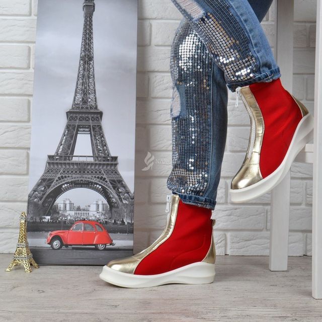 Сміливі форми та яскраві кольори: які чоботи будуть в моді восени-2021 - фото 477247