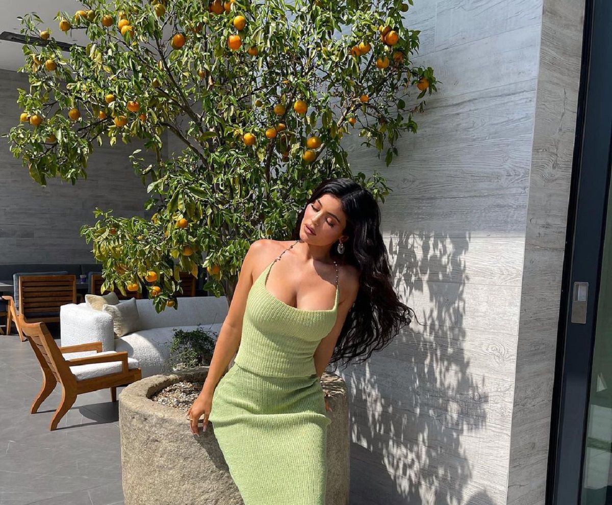 Наймолодша мільярдерка світу заінтригувала "вологим" фото: 18+