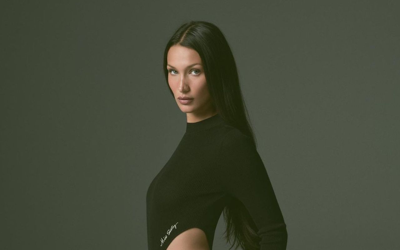 Белла Хадід приміряла стильні образи для нового знімання - фото 1