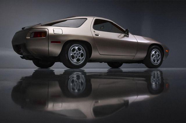 42-річний Porsche 928, яким керував Том Круз, пустили з молотка: сума вражає - фото 477777