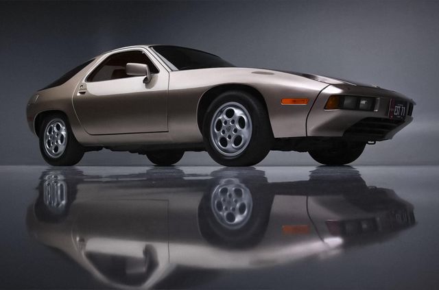 42-річний Porsche 928, яким керував Том Круз, пустили з молотка: сума вражає - фото 477780