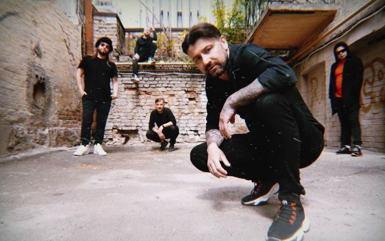 Хто як не ти: KOZAK SYSTEM випустив пісню, написану на слова прихильниці гурту