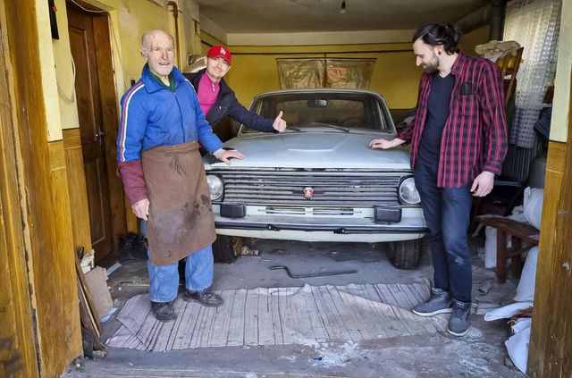 Подивіться на 36-річну Волгу, яка все життя простояла в гаражі - фото 477944