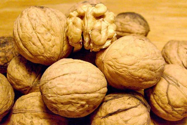 Горіхи: очищені чи в шкаралупі? - фото 478057