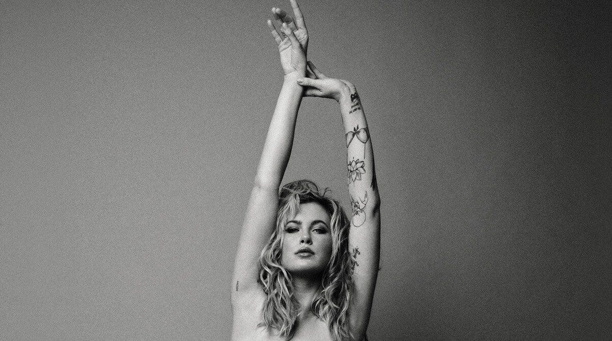 Дочка Алека Болдуїна у бікіні показала себе без краплі фотошопу