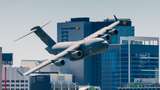 В Австралії військовий літак пролетів між хмарочосами: моторошні відео