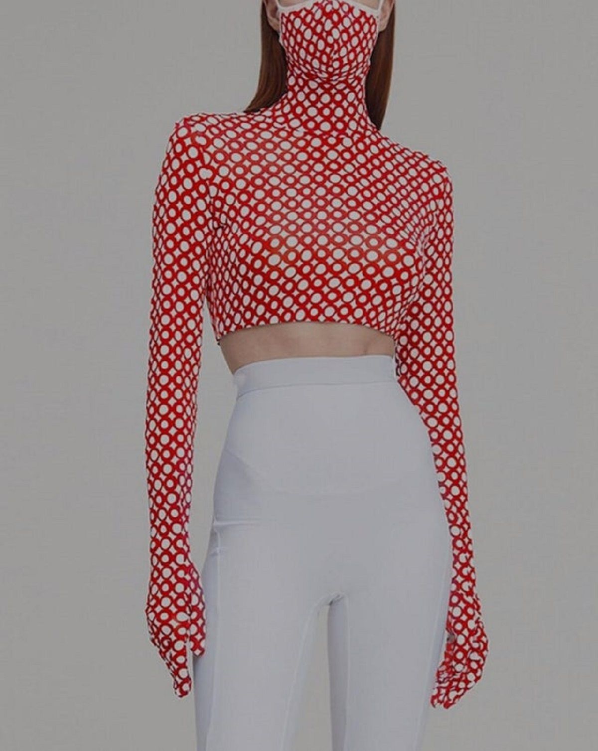 Ідеальна кофта для пандемії здивувала мережу: фото