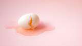 В Еммануеля Макрона пожбурили яйцем: його реакція безцінна