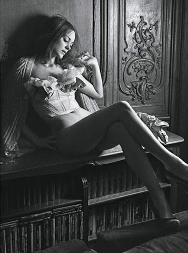 Найгарячіші образи Маріон Котіяр за всю кар'єру: добірка фото іменинниці (18+) - фото 478642