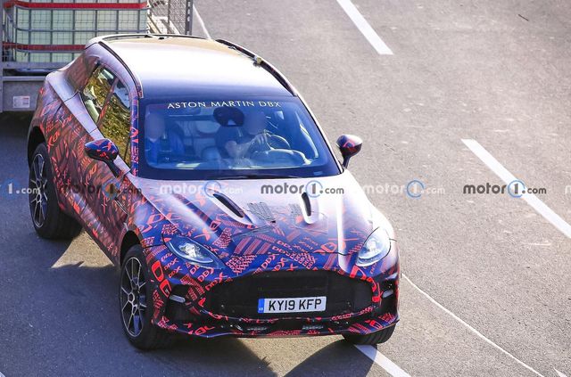 Шпигунам вдалося зняти потужний кросовер Aston Martin DBX - фото 478702
