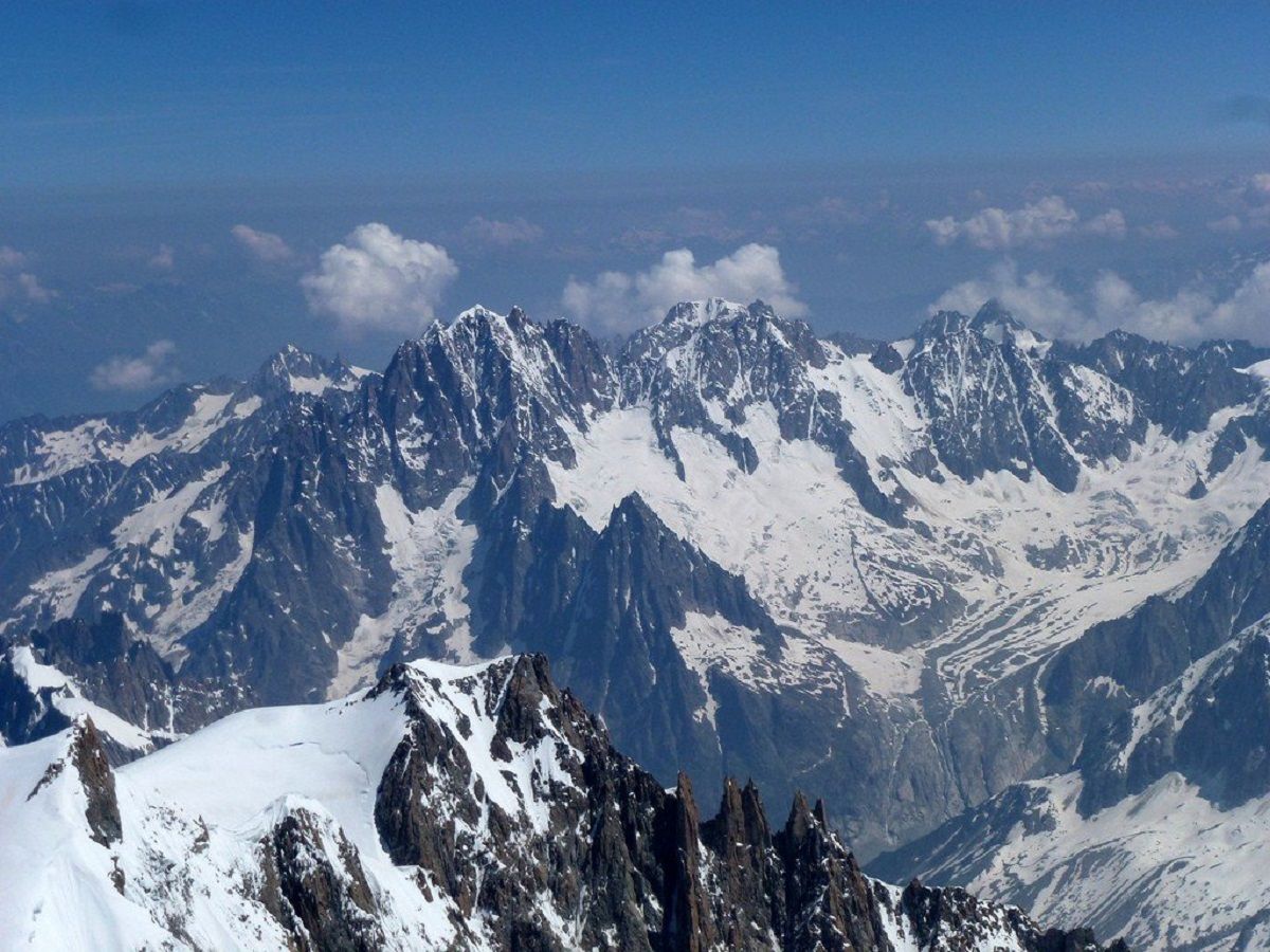 Найвища гора в Західній Європі стала нижчою на метр