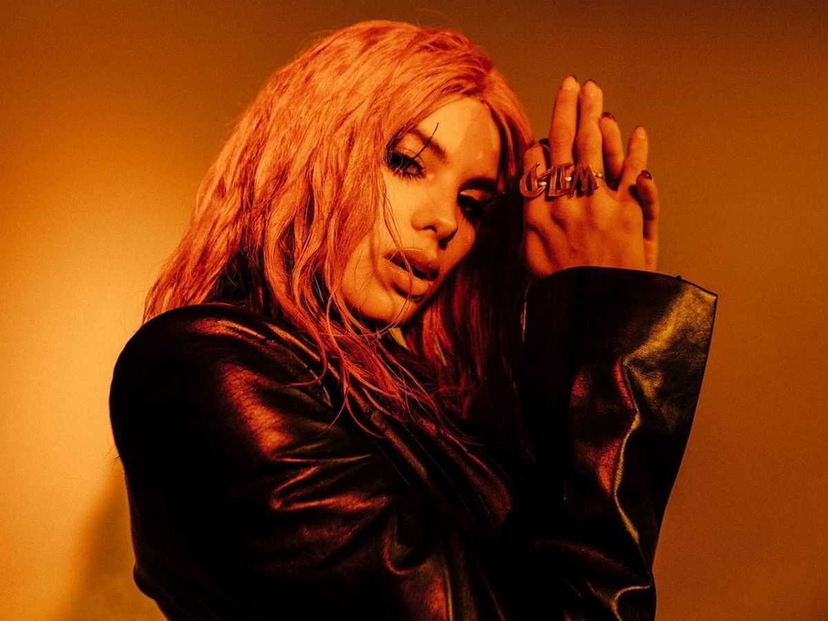 "Нарешті роздяглася": Мішель Андраде блиснула грудьми для Playboy – 18+