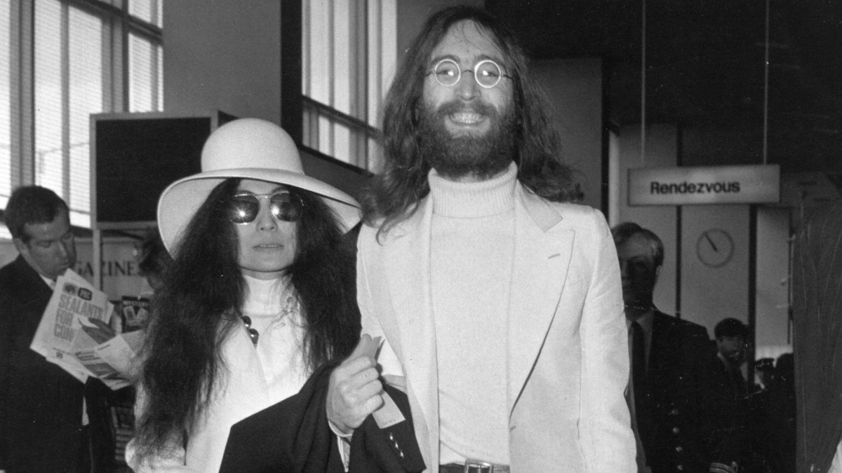Касету з Джоном Ленноном продали на одному з аукціонів - фото 1
