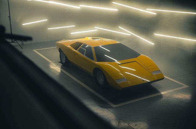Lamborghini побудувала репліку свого першого суперкара Countach - фото 479073