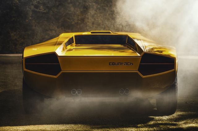 Lamborghini побудувала репліку свого першого суперкара Countach - фото 479076
