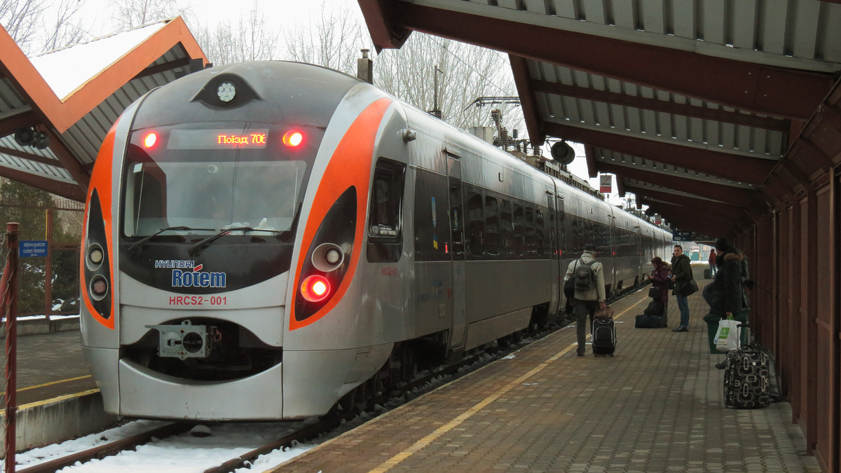 Польща відновлюває залізничне сполучення з Україною - фото 1