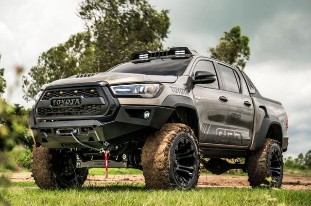 Як виглядає Toyota Hilux, підготовлений до божевільного бездоріжжя - фото 479185