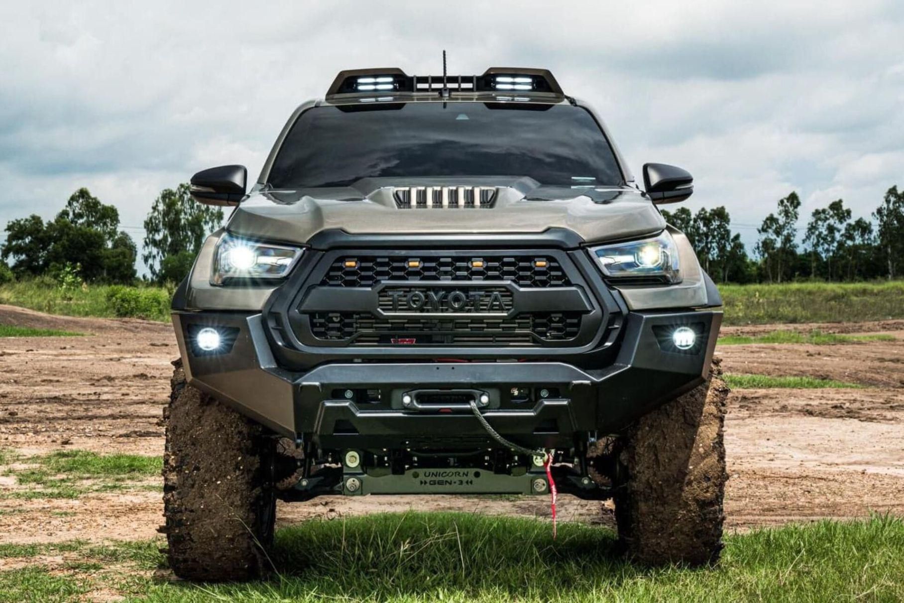 Як виглядає Toyota Hilux, підготовлений до божевільного бездоріжжя