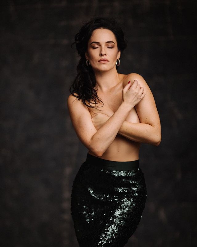 Спокуслива Даша Астаф'єва зналася топлес: гарячі фото української секс-бомби – 18+ - фото 479191