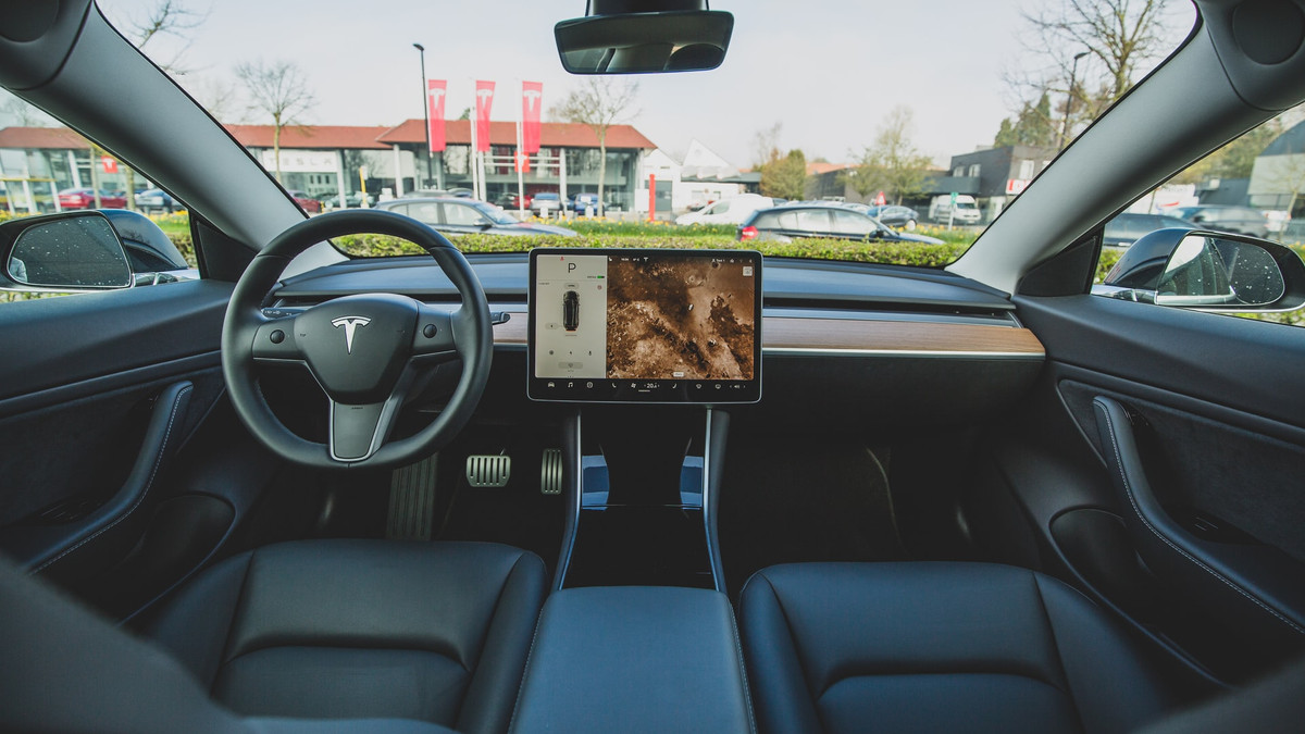 Tesla заборонила розповідати про тестування автопілота - фото 1