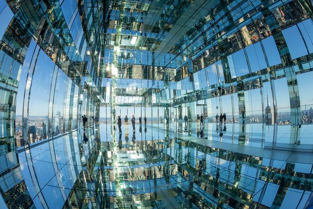 У Нью-Йорку відкрився оглядовий майданчик з прозорою підлогою: фото з 300-метрової висоти - фото 479254