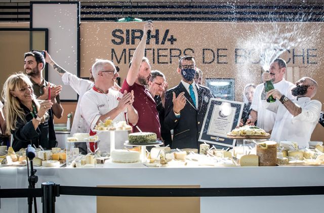 Понад 800 сортів сиру в одній піці: у Франції встановили новий рекорд - фото 479306