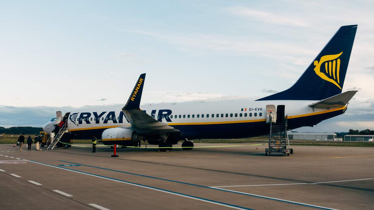 Ryanair літатиме зі Львова до Манчестера - фото 1