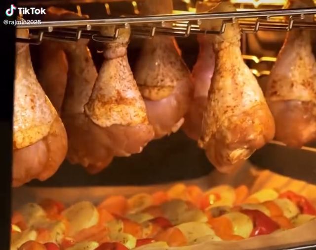 Чому ми тільки зараз про це дізналися: цей рецепт запікання курки підірвав мережу - фото 479333
