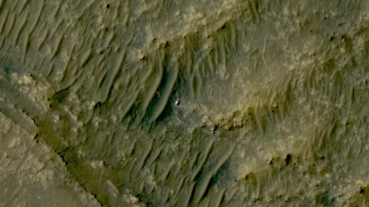 Крихітна точка: марсохід Perseverance сфотографували з орбіти Червоної планети